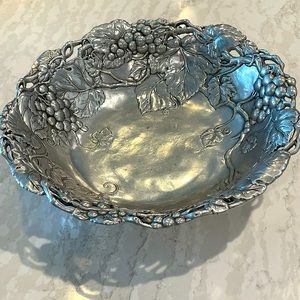 Grapevine Arthur Court Salad Bowl FREE shipping!